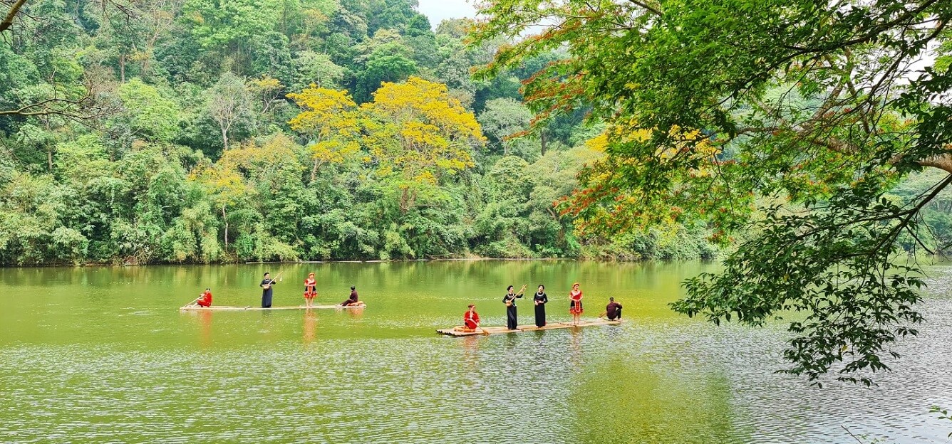 Đa sắc màu văn hoá Tày bên hồ Na Hang
